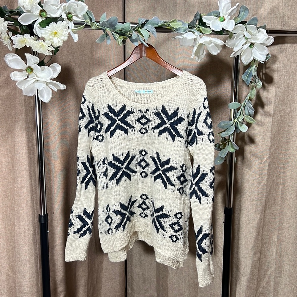 Maurices Sweater with Snowflakes NWOT